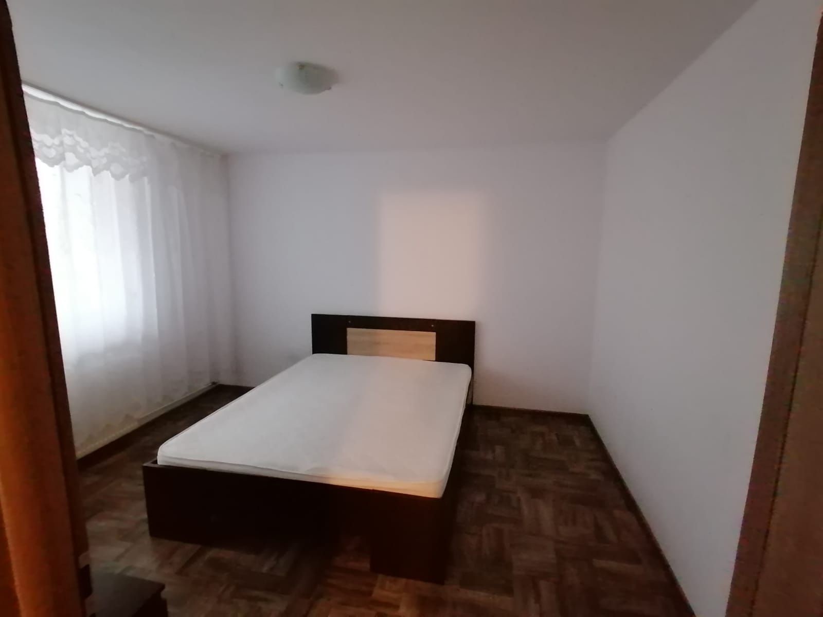 Vând apartament 3 camere Ozana -Aleea Giurgeni