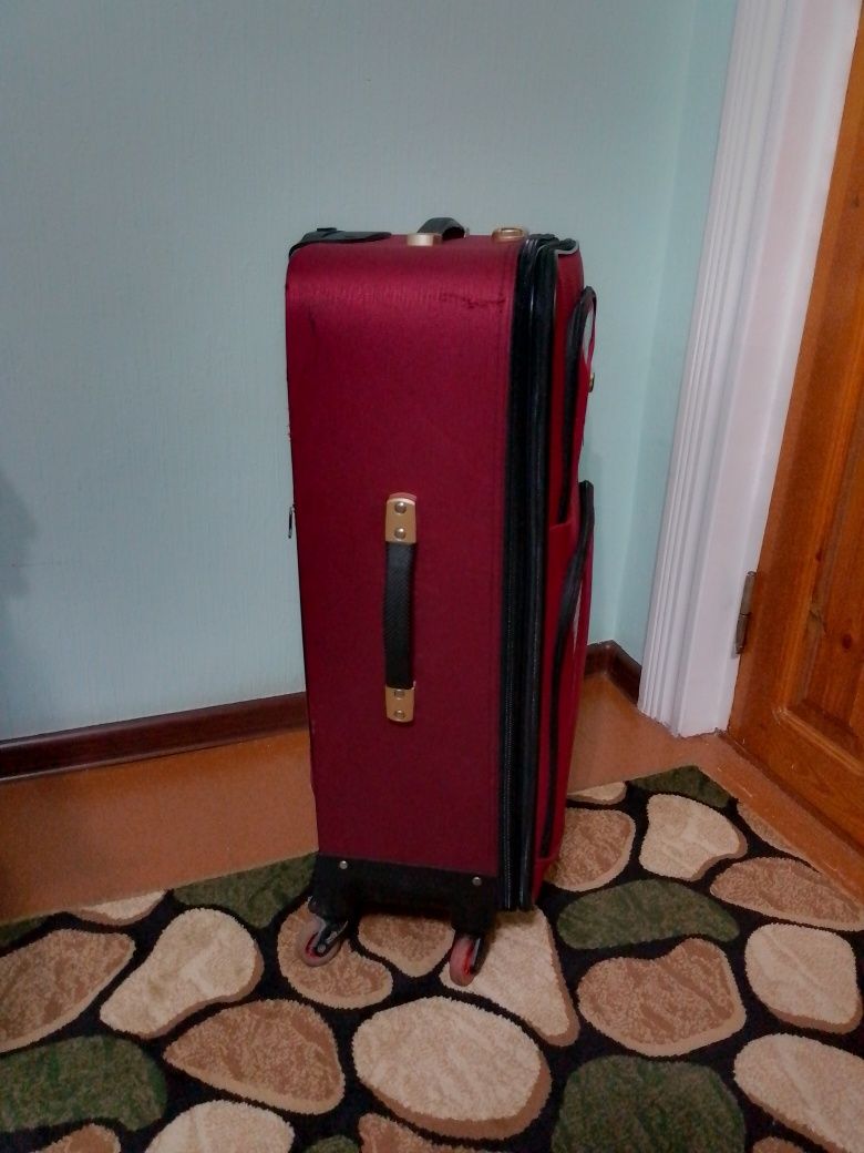 Новые чемоданы 2 штук