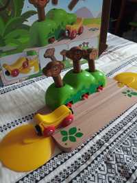 Дървен влак с маймунки марка Hope