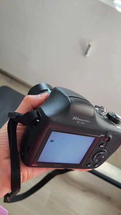 Фотоапарат Sony DSC-H300, 20.1MP + Чанта + 8GB + 2GB карти