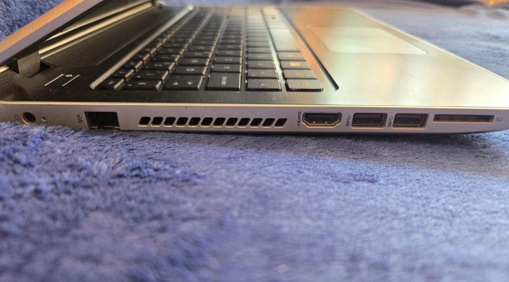 Лаптоп HP Pavilion 15 Notebook PC с чанта и зарядно. Работи отлично