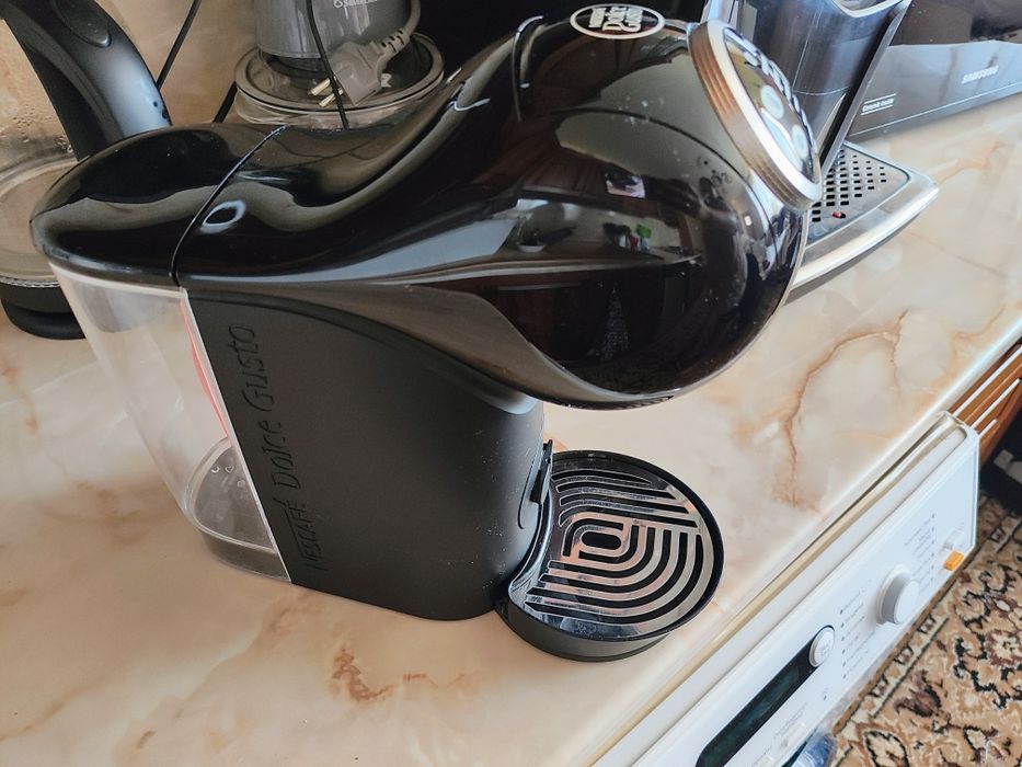 Кафемашина с капсули Dolce gusto