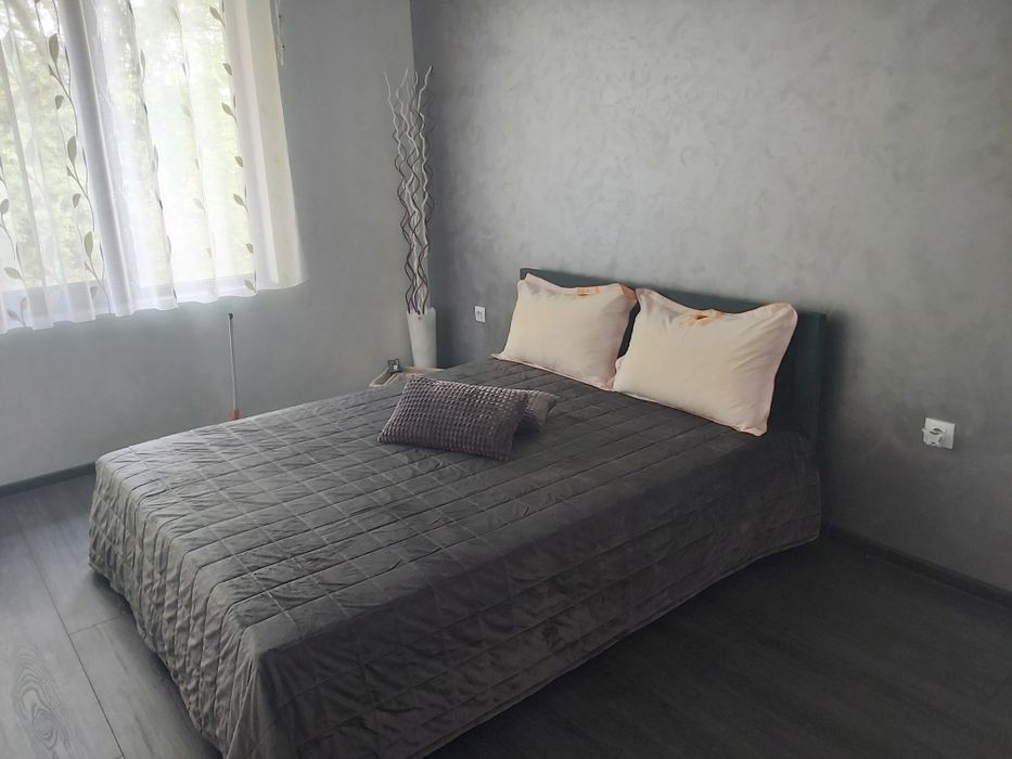 Продавам   спалня