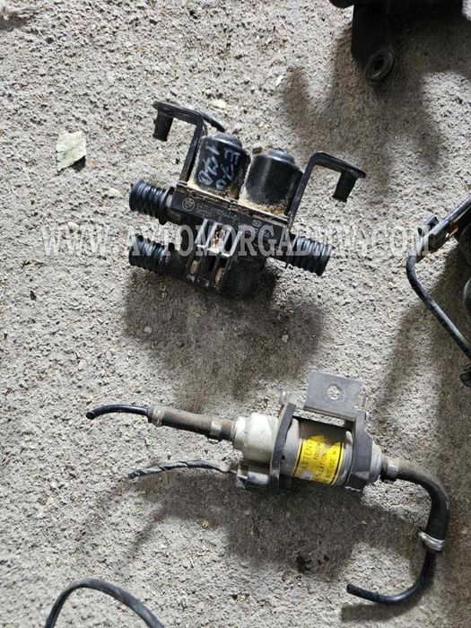 Клапани парно печка помпа подкачваща Е70 Е71 х5 х6 cd changer Бмв Bmw