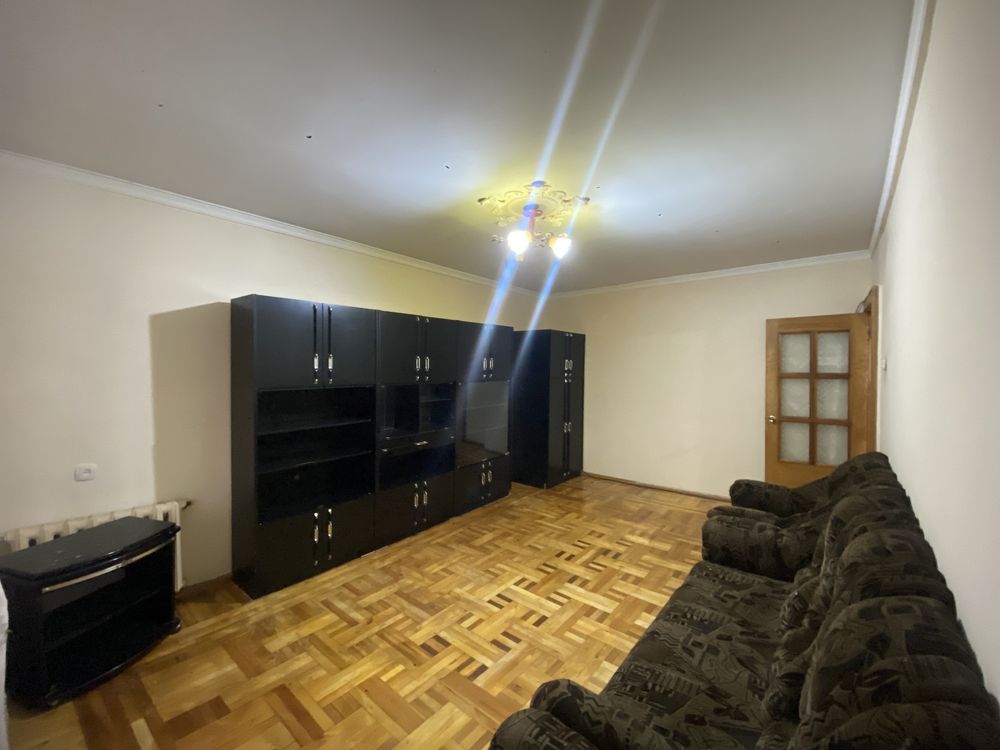 Срочно продаю квартиру на ц-14, низкая цена !