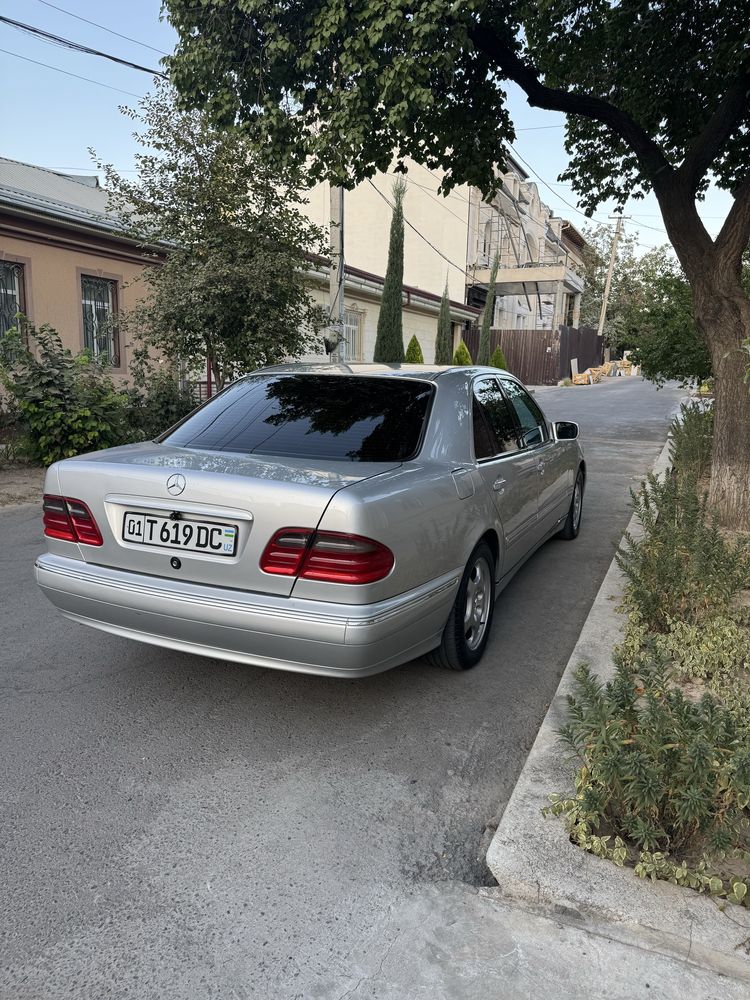 Mercedes Benz E200