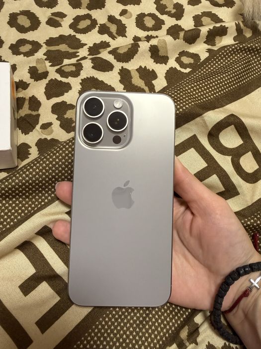 Продавам Iphone 15 pro max 256 gb