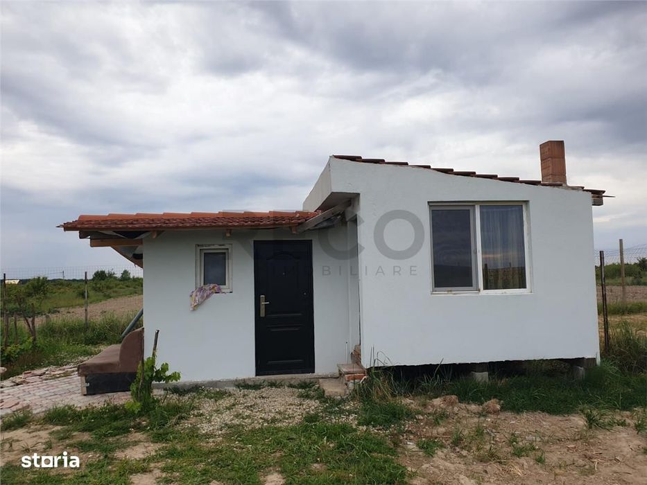 Teren intravilan cu cabana in Pausa