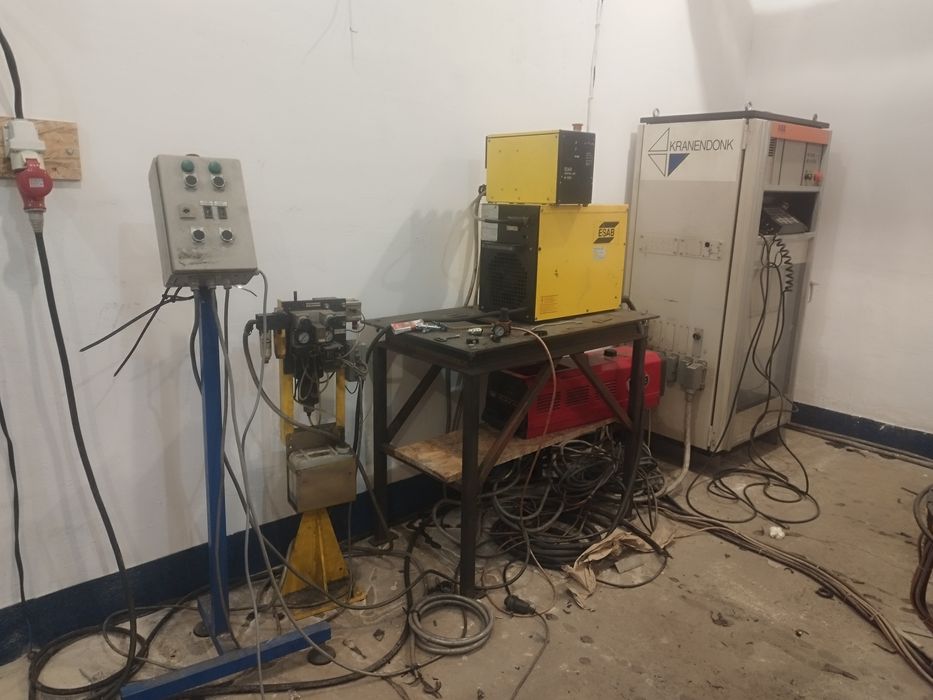 Заваръчен робот ABB IRB 2000 + източник ESAB A350