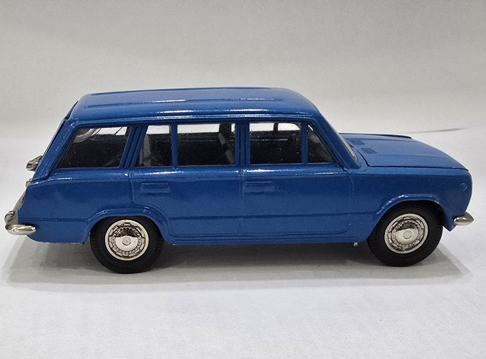 Продам модель авто ваз 2102