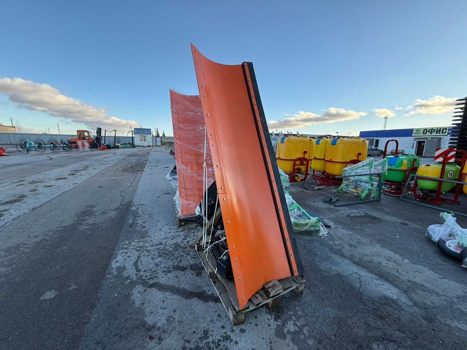 Отвал для трактора двусторонний — усиленный, с амортизатором