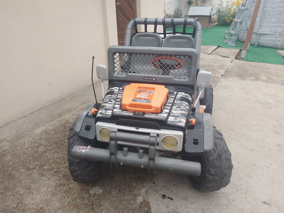 Masinuta electrica copii jeep Peg Perego