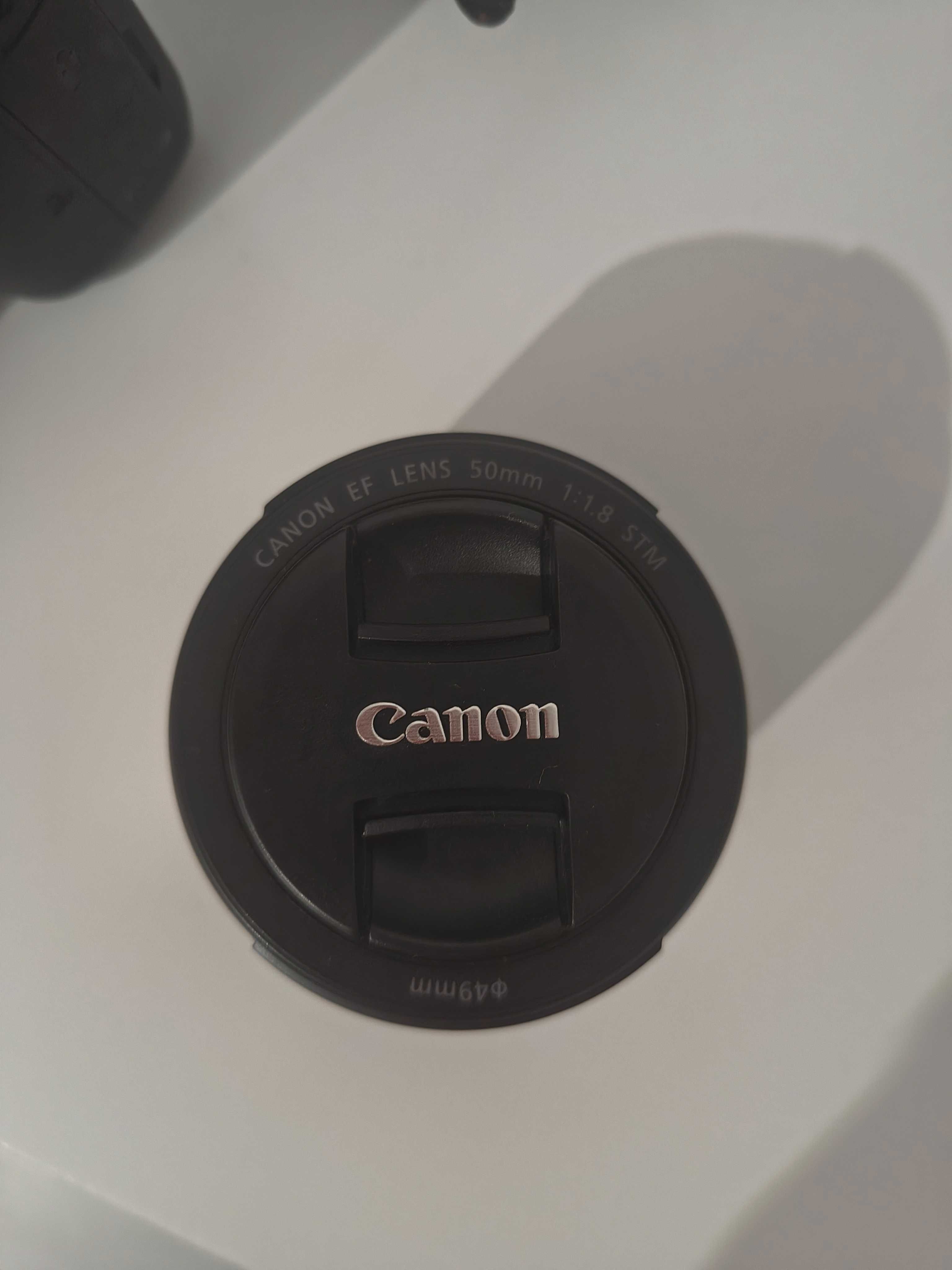 Canon 2000D și 2 obiective