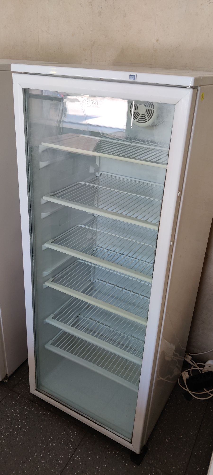 Цяло оборудване за месарски магазин