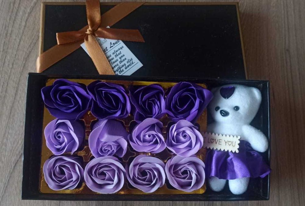 Cutie trandafiri sapun