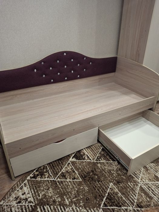 Продаю односпальную кровать в хорошем состояни