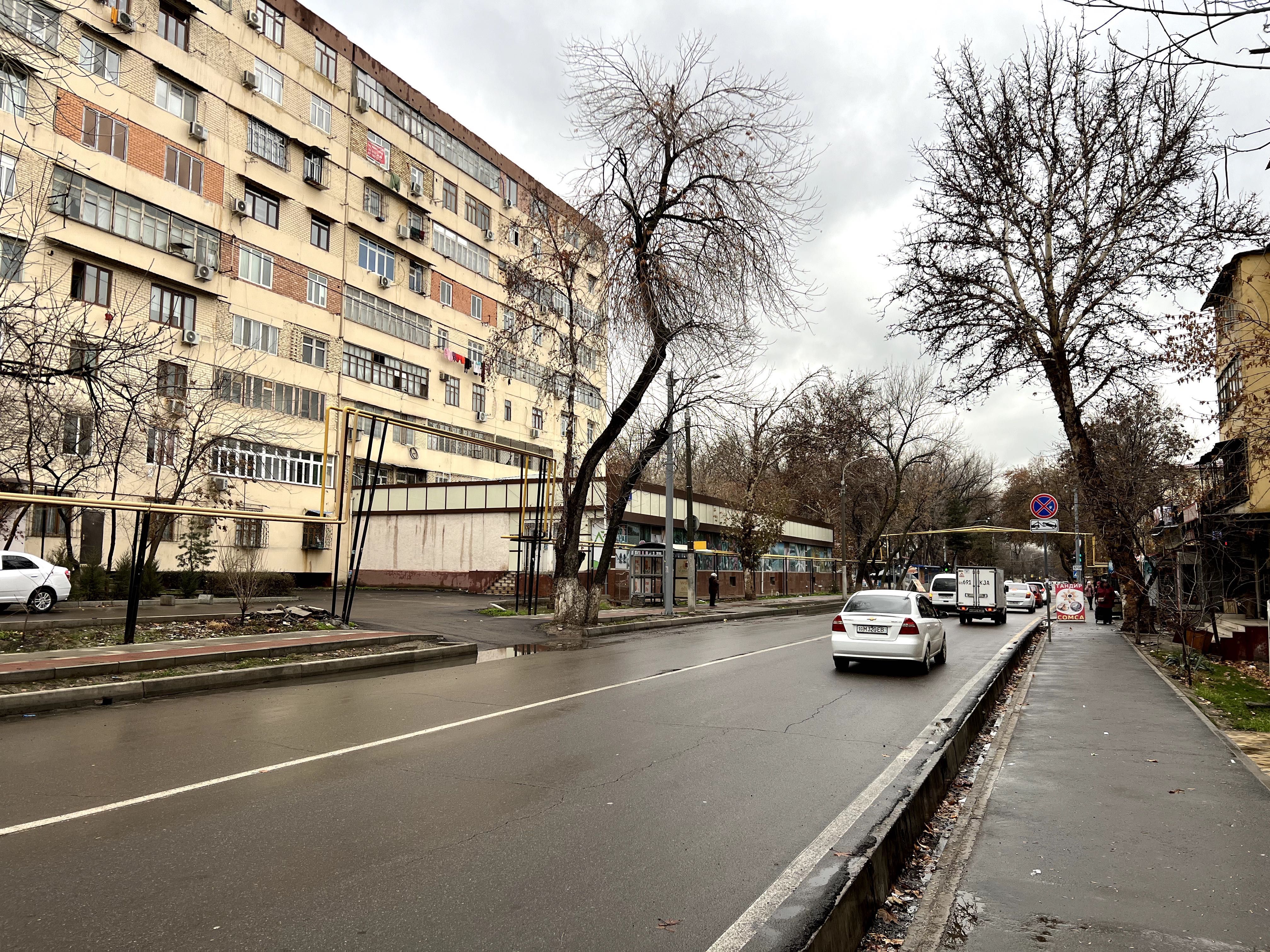 Yangihayot Tashkent İndex yanıda, 2.000 m2 magazin ofis sklad satuvda