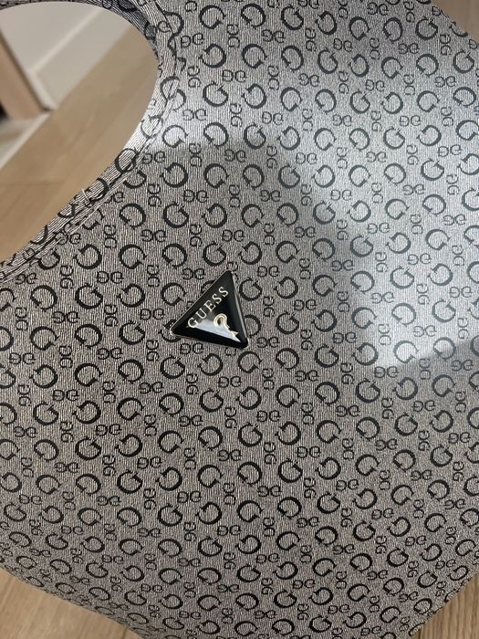 Оригинална чанта guess