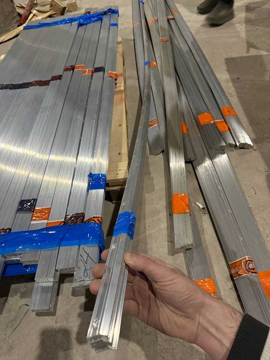 Рейка прижимная и краевая алюминиевая Россия.