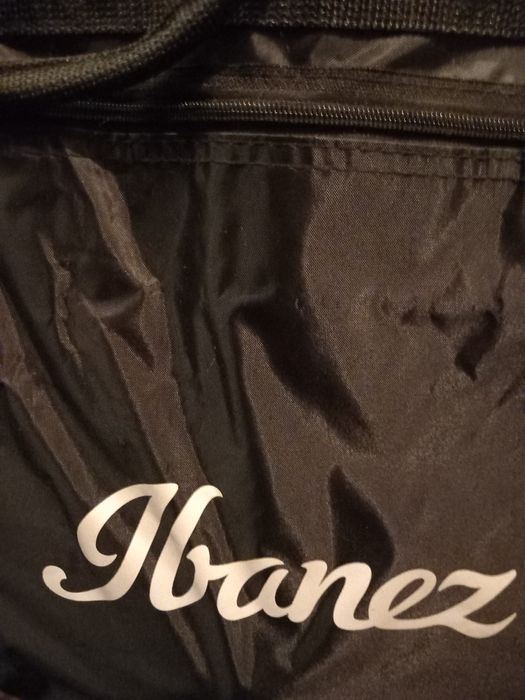 Vând chitara nefolosita