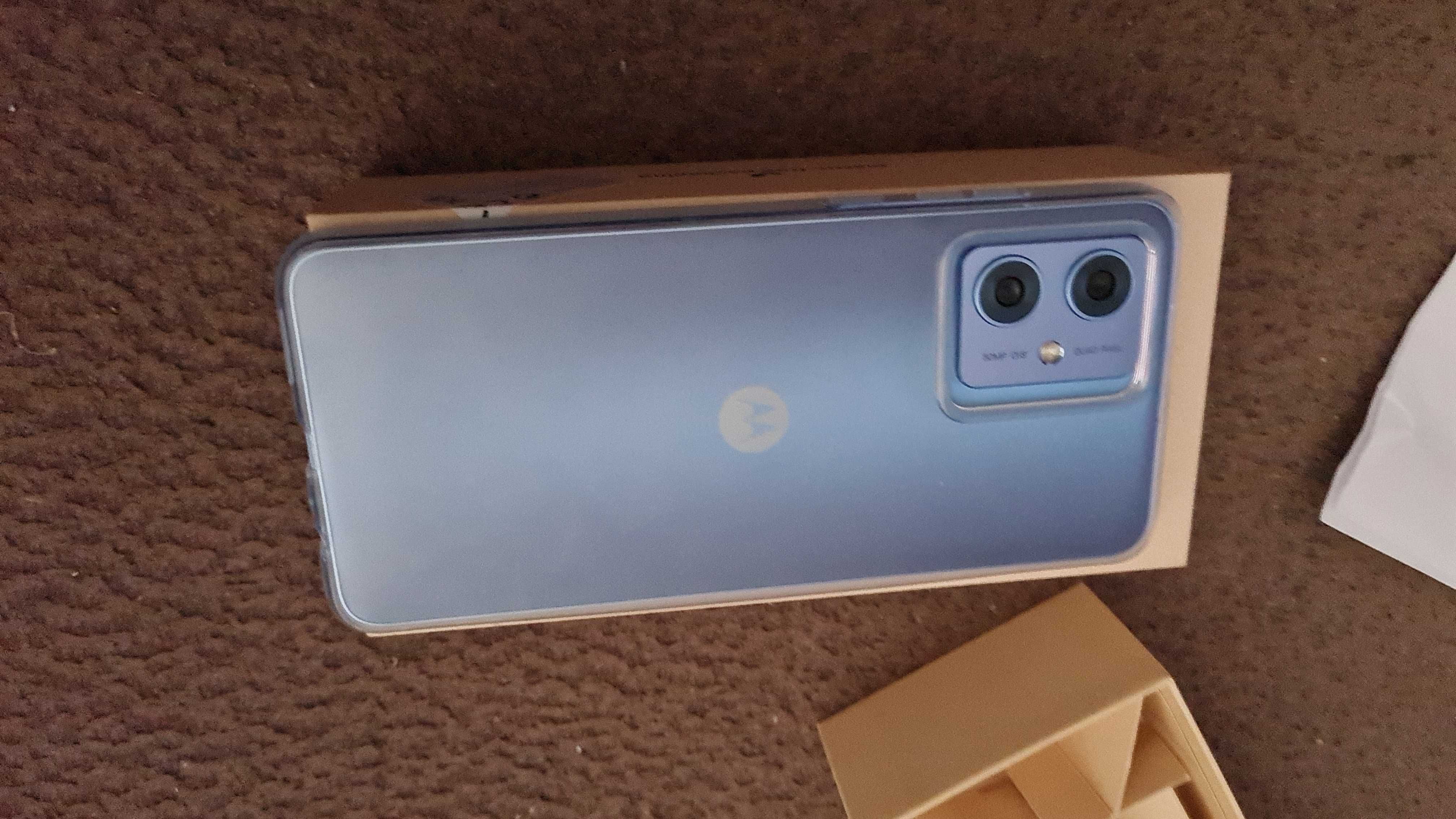 Продавам смарт телефон Motorola G54 .