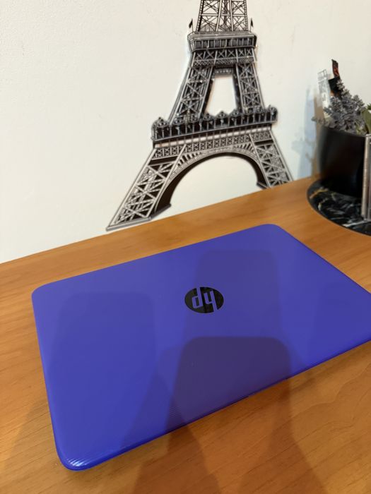 Laptop Hp de culoare mov