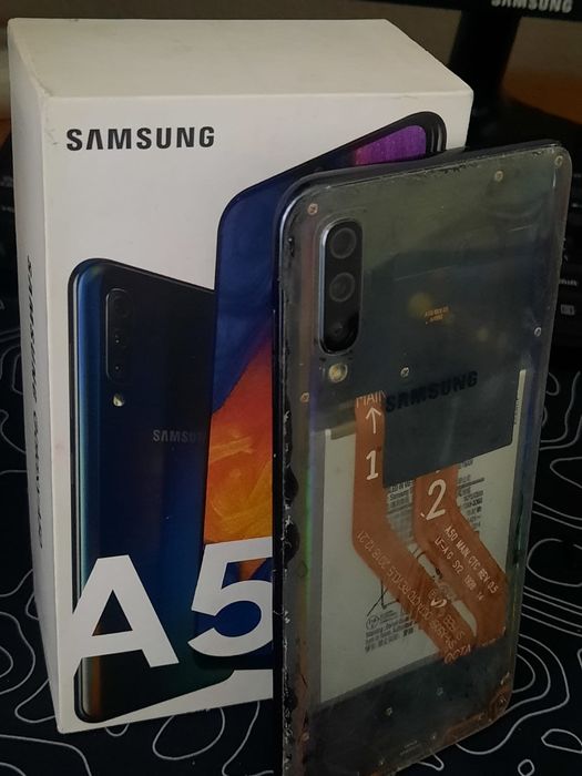 Телефон Samsung A50 6/128gb