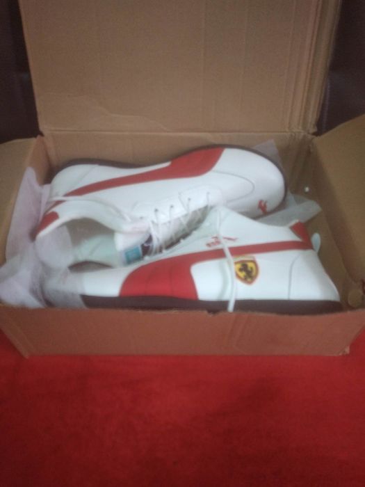 Vând adidași sunt noi