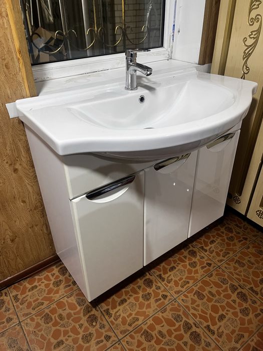 Раковина с тумбой