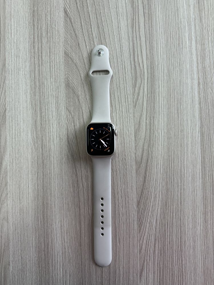 Продам APPLE watch SE оригинал, 40 mm, в отличном состоянии