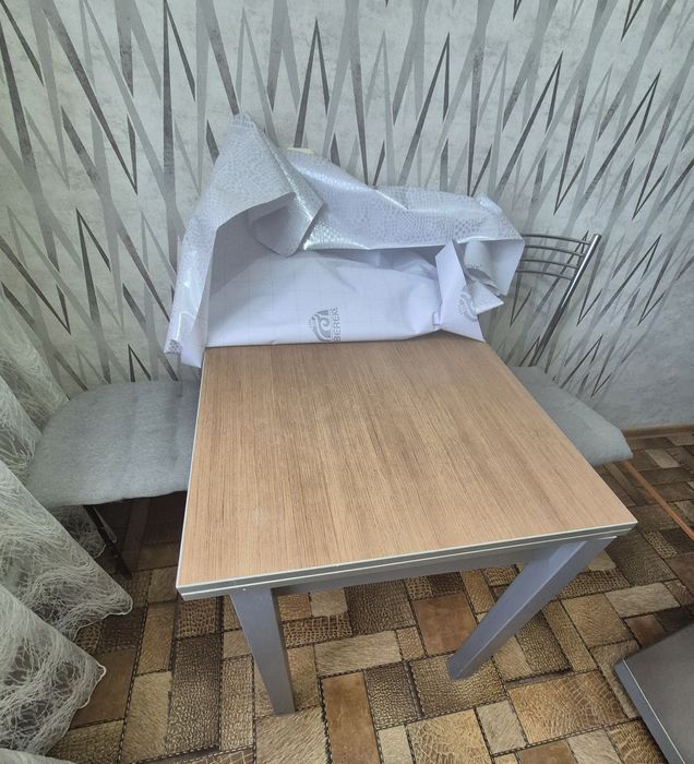 Продам кухонный стол