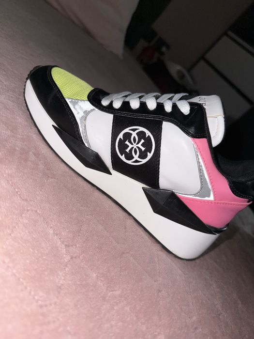 Дамски обуки тип чорап и на марката Guess