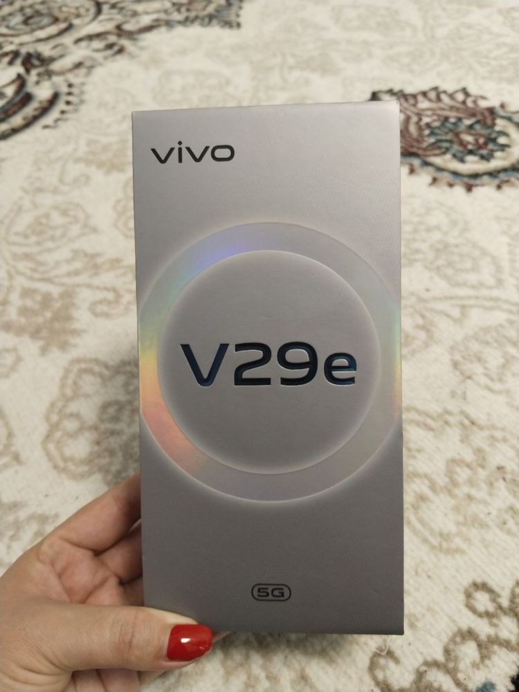 Продою мобильный телефон Vivo 20E в отличном состоянии коробка докумен