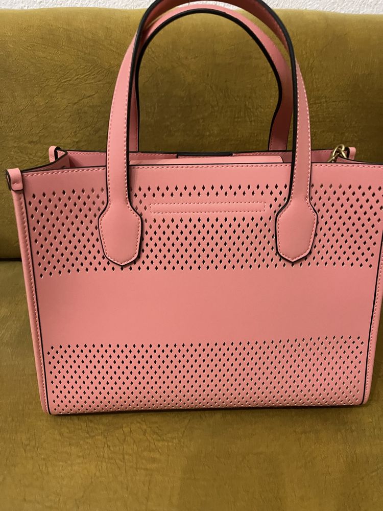 Дамска чанта Guess