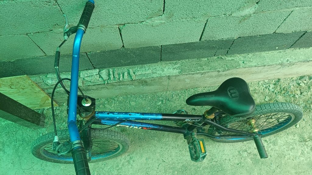 Продам бмх trinx