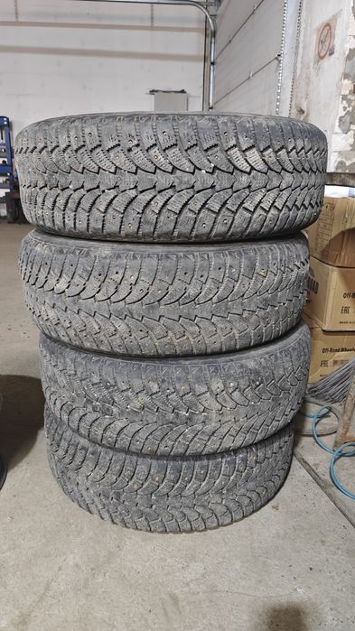 Зимним шины R17  комплект