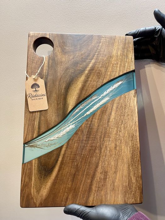 Realizez platouri din lemn masiv+rășină