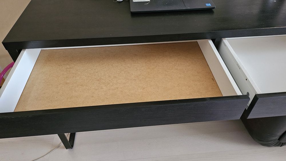 Бюро MICKE IKEA 142x50 см, черно-кафяво