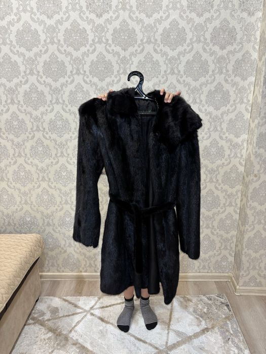 Продам норковую шубу с капюшоном!