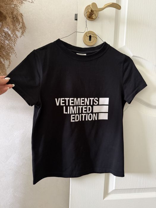 Оригинална тениска VETEMENTS