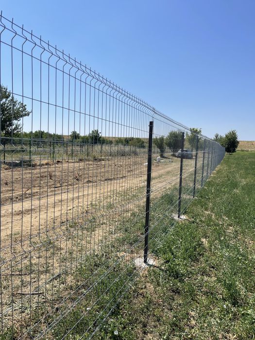 Executam garduri si porti
