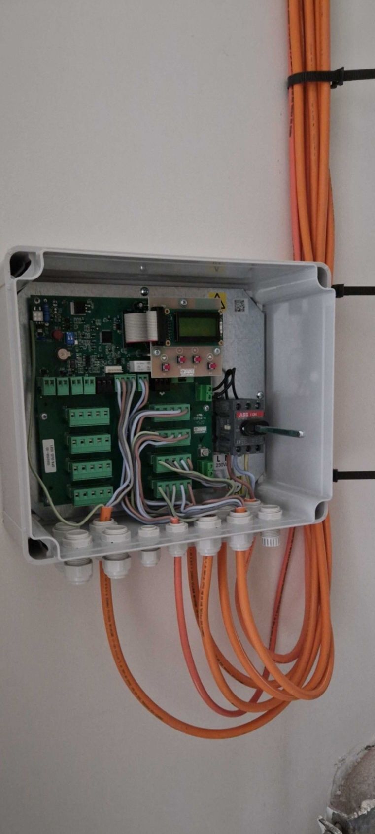 Electrician autorizat ANRE-Execut instalații electrice si interventii