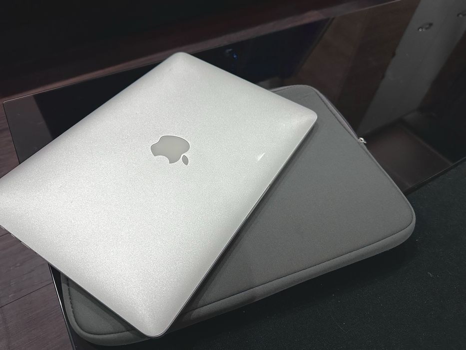 Mac Book Pro Retina 13 inch I5