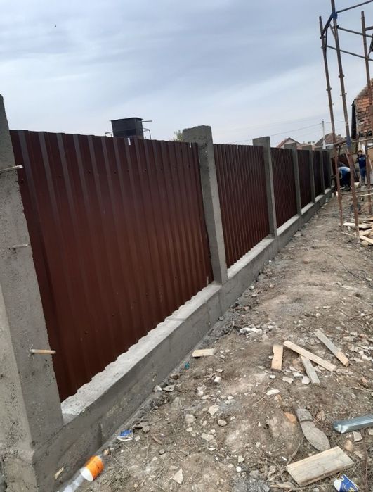 Construim garduri si porti din plasa bordurata sipca metalica