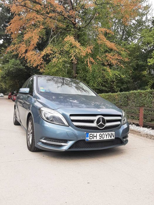 MERCEDES B 180  Bi-xenon/Navigatie - stare excelenta culoare deosebita
