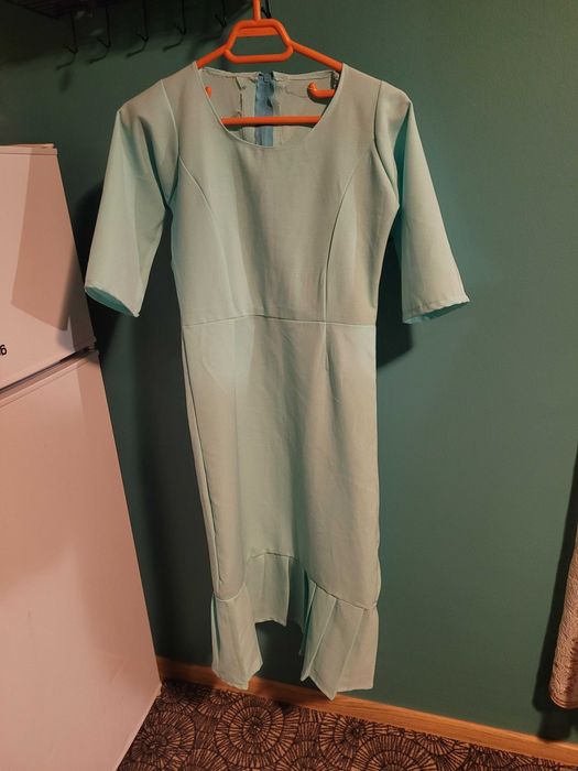 Vând rochițe ocazie mărimea L/ 40-42