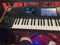 Продава се Korg Kronos 2