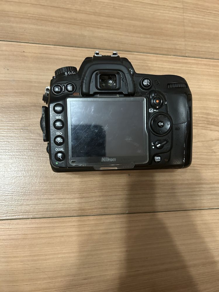 Фотоапарат Nikon D7000 комплект с обектив и аксесоар за светкавици