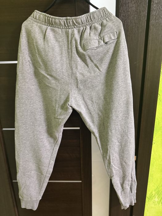Сиво долнище на Nike