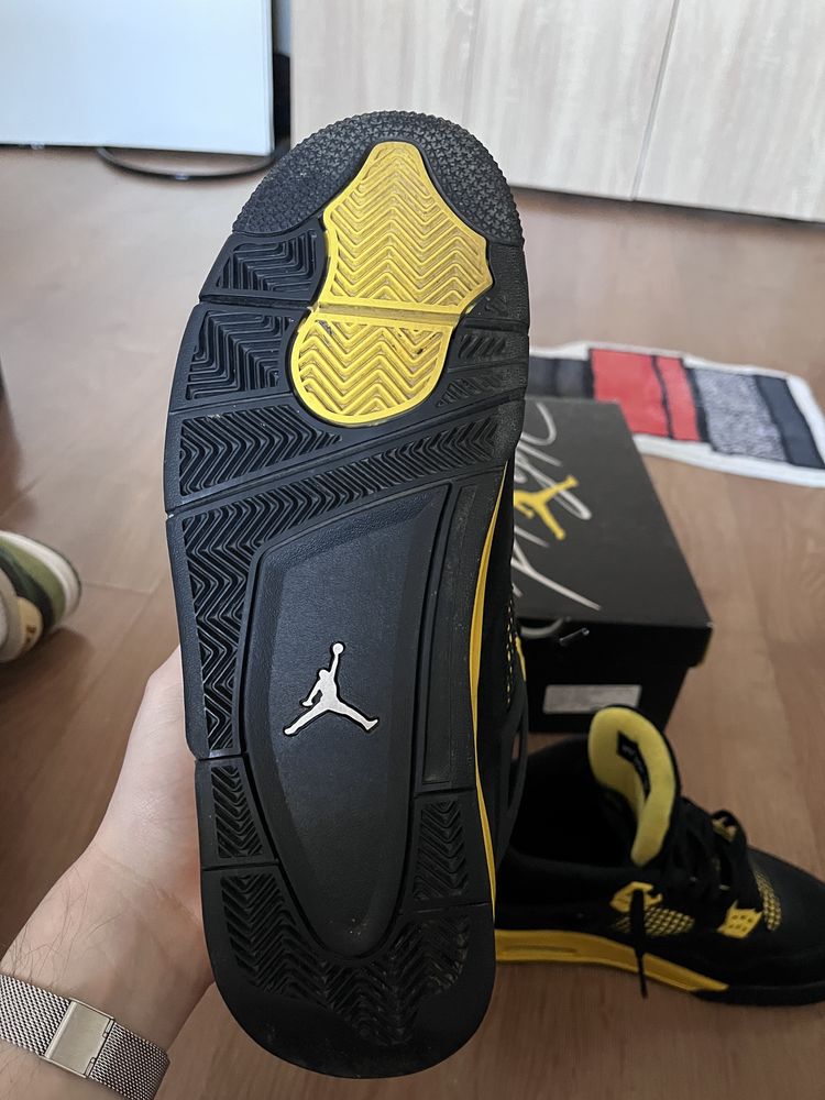 Jordan 4 yellow thunder